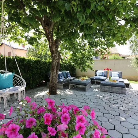 Cozy Mit Pool, Bbq-bereich, Kinderspielplatz, Babybett, Parkplatz, Klima 아파트 *