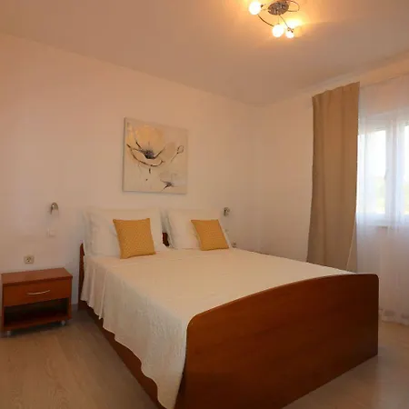 Cozy Mit Pool, Bbq-bereich, Kinderspielplatz, Babybett, Parkplatz, Klima 아파트 포레치