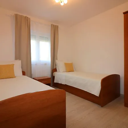 Cozy Mit Pool, Bbq-bereich, Kinderspielplatz, Babybett, Parkplatz, Klima 아파트
