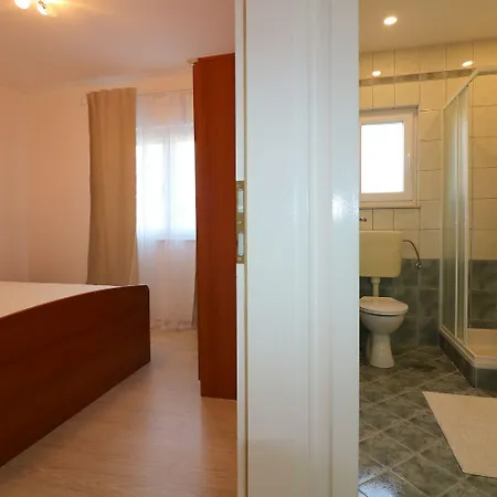 아파트 Cozy Mit Pool, Bbq-bereich, Kinderspielplatz, Babybett, Parkplatz, Klima