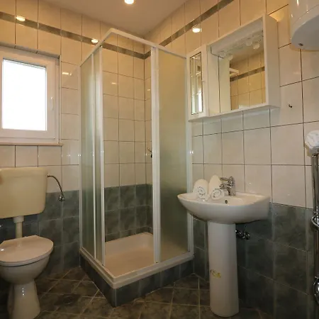 아파트 Cozy Mit Pool, Bbq-bereich, Kinderspielplatz, Babybett, Parkplatz, Klima *