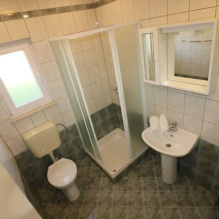 Cozy Mit Pool, Bbq-bereich, Kinderspielplatz, Babybett, Parkplatz, Klima 아파트