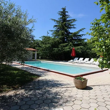 아파트 Cozy Mit Pool, Bbq-bereich, Kinderspielplatz, Babybett, Parkplatz, Klima *