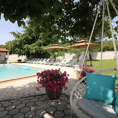 Cozy Mit Pool, Bbq-bereich, Kinderspielplatz, Babybett, Parkplatz, Klima 아파트 *