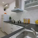 Appartement Cozy Mit Pool, Bbq-bereich, Kinderspielplatz, Babybett, Parkplatz, Klima